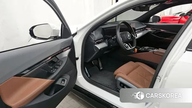 BMW 5 Series (G60) id 3431669 из Кореи 18