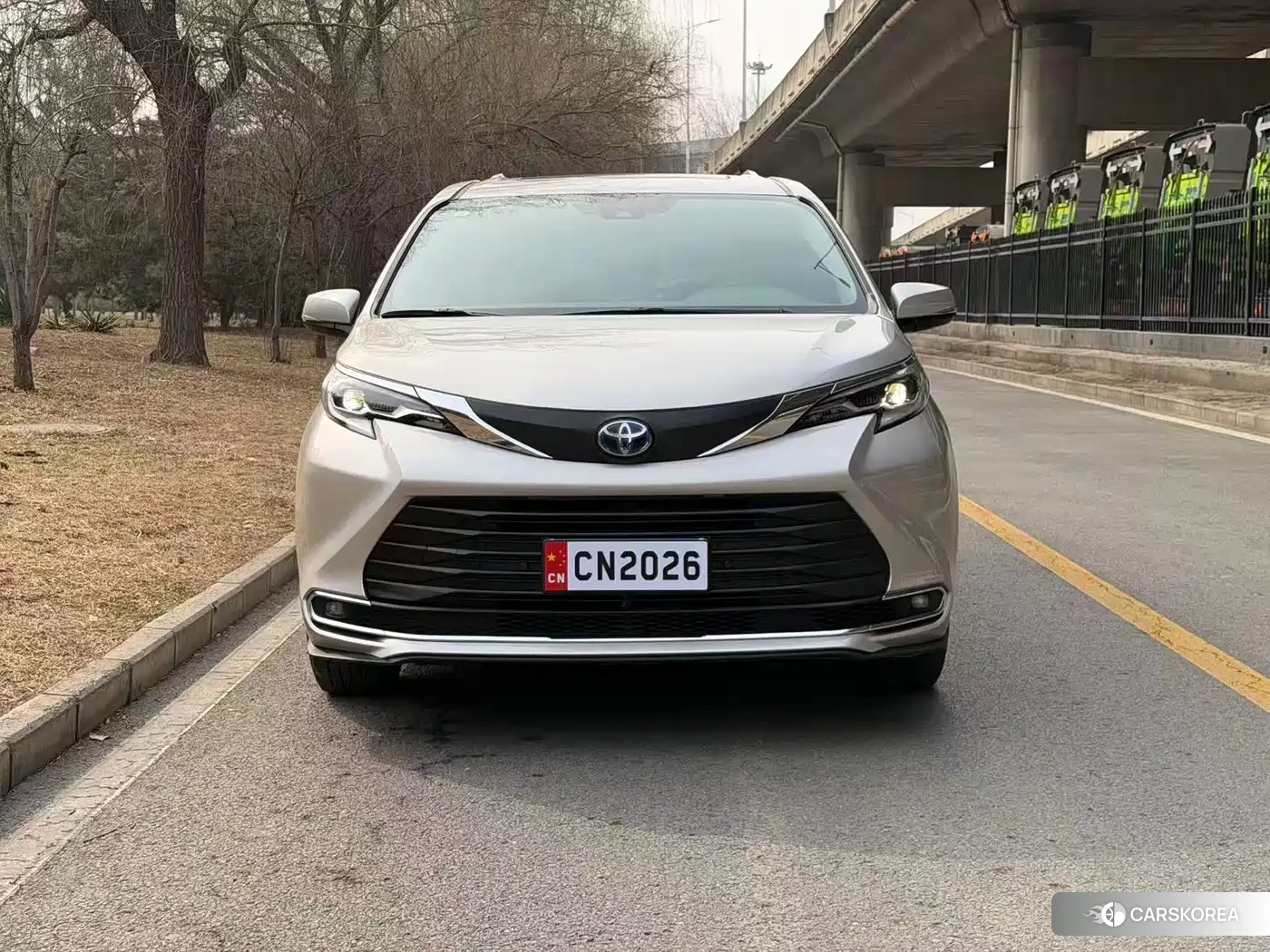 Toyota Sienna id 4589492 из Китая 14
