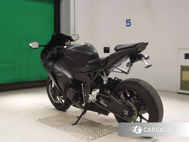 Проданный Honda CBR1000RR id 4365624 из Японии, фото 8