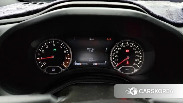 Jeep Renegade id 3955316 из Кореи 18