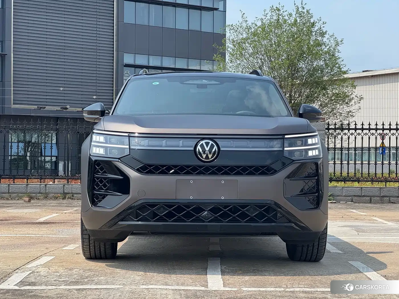 Volkswagen Touareg id 4649363 из Китая 8