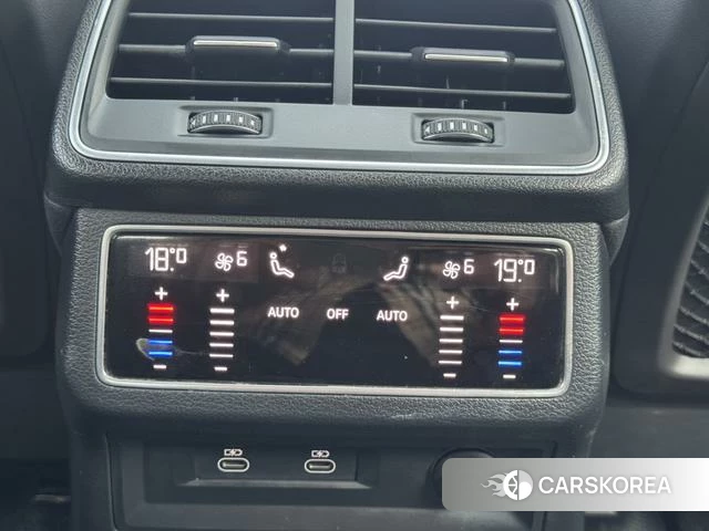 Audi A7L id 3856152 из Китая 9