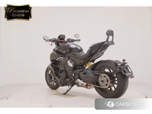 Ducati DIAVEL V4 id 4334556 из Японии 8