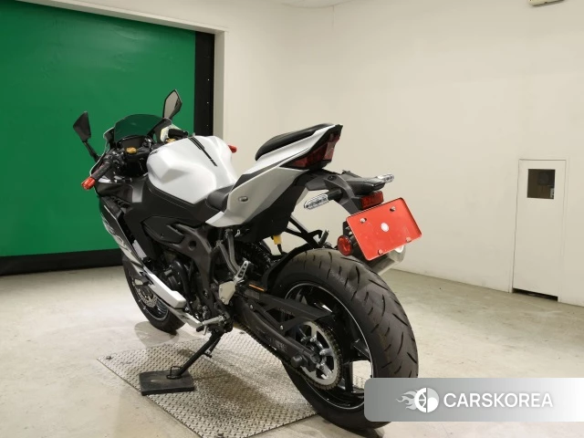 Kawasaki ZX-4R SE id 4320411 из Японии 8