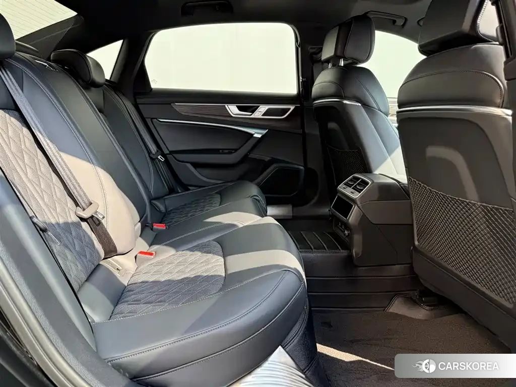 Audi A6L id 4622268 из Китая 15