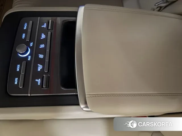 Hyundai Grandeur (GN7) id 2883850 из Кореи 11