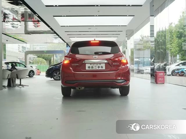Nissan TIIDA id 4215580 из Китая 17