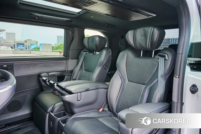 Lexus LM id 4290837 из Китая 18