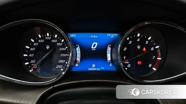 Maserati Quattroporte id 4587380 из Кореи 32
