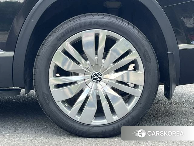 Volkswagen Tourang id 4341802 из Китая 16
