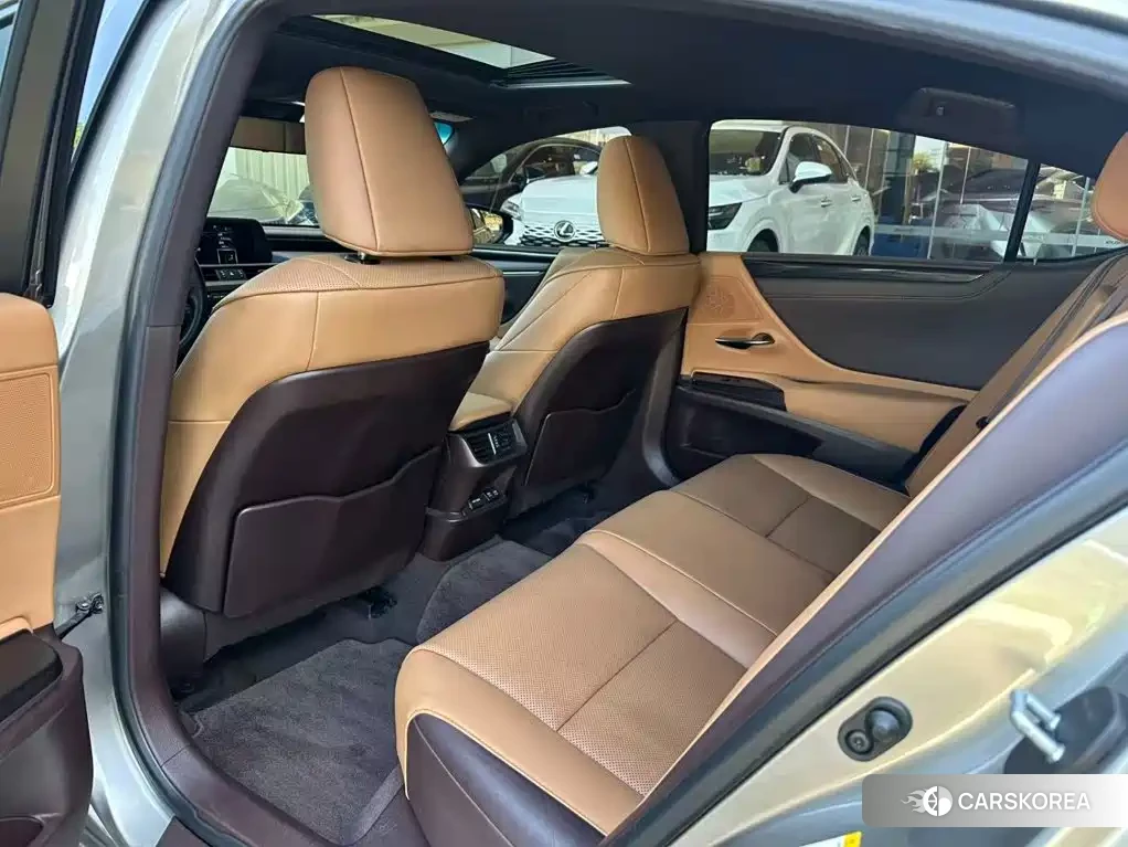 Lexus ES id 4649248 из Китая 8