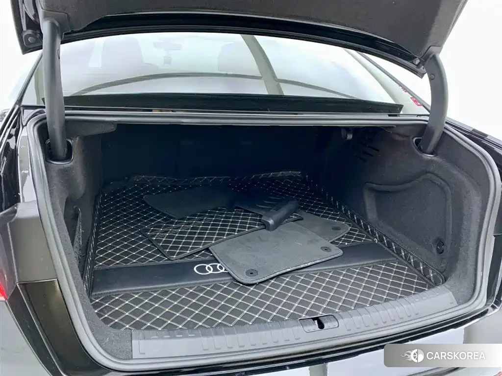 Audi A6L id 4644454 из Китая 25