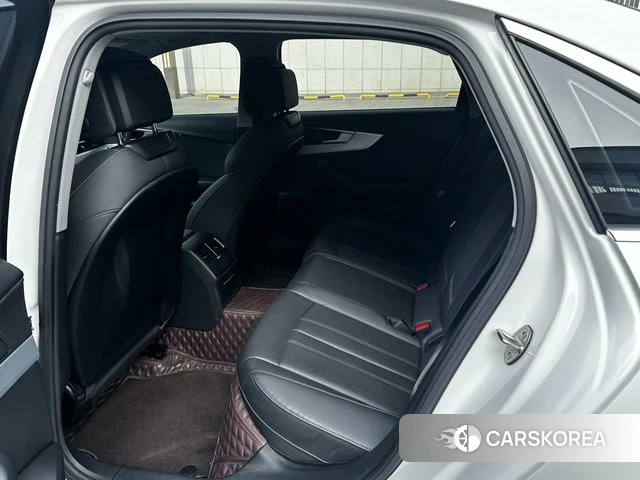 Audi A4L id 4299895 из Китая 8