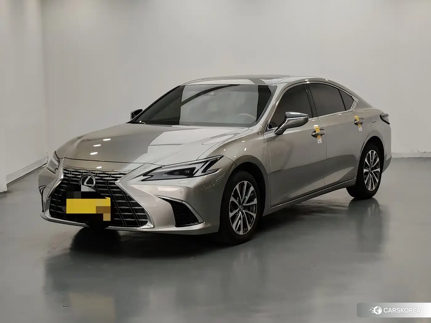 Lexus ES id 4654972 из Китая 16