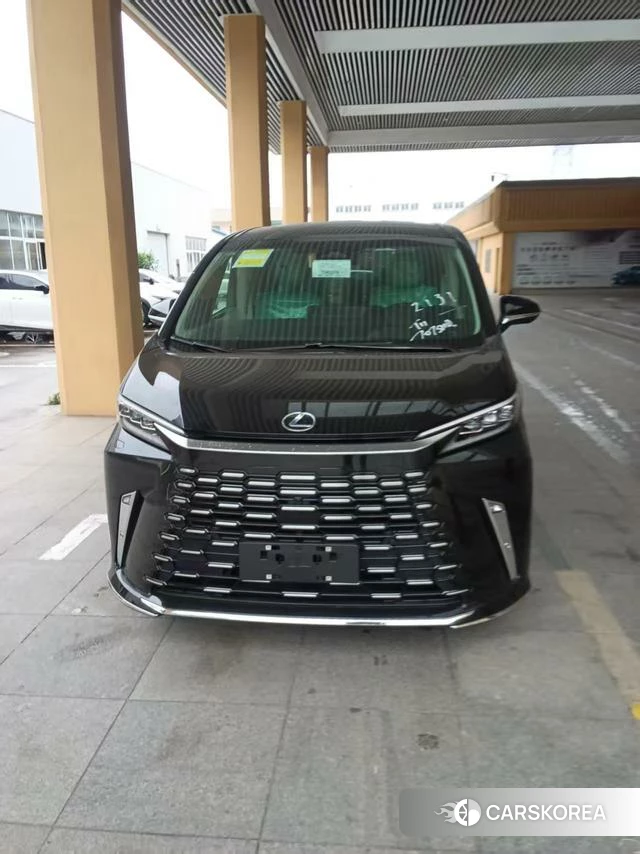 Lexus LM id 4291581 из Китая 8