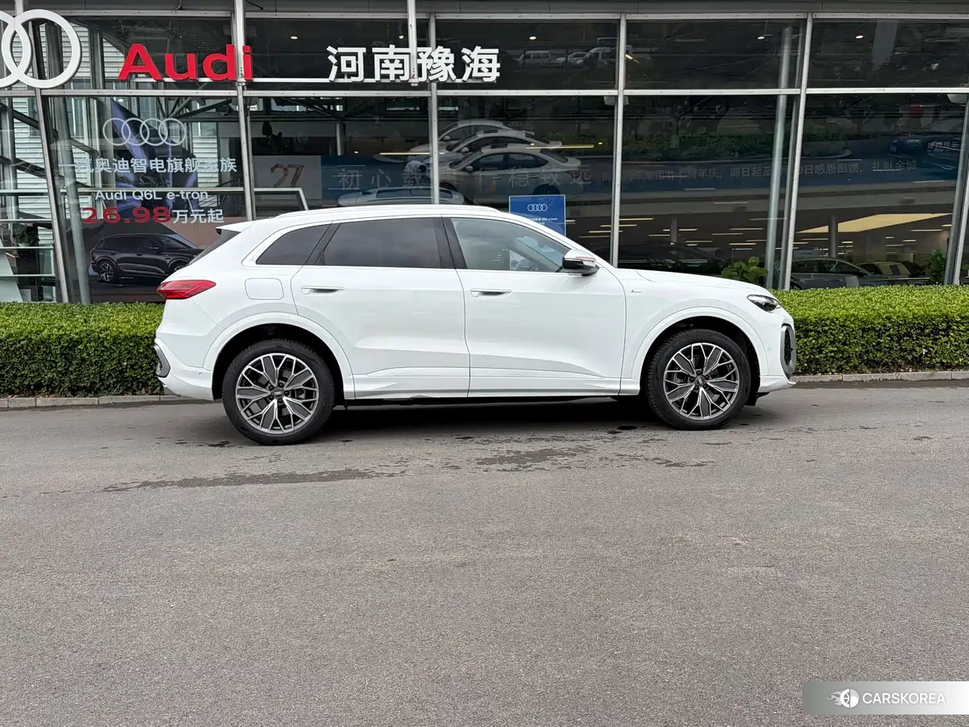 Audi Q5L id 4628460 из Китая 14