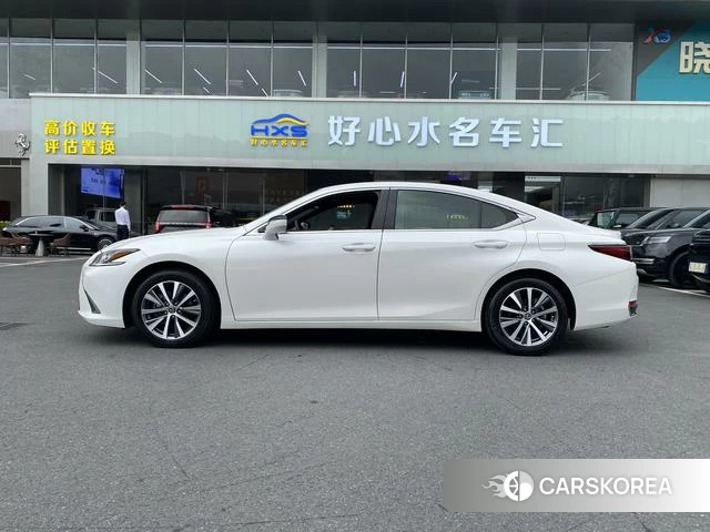 Lexus ES id 4261448 из Китая 19