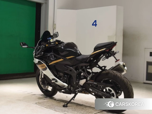 Kawasaki ZX-4R SE id 4380144 из Японии 8