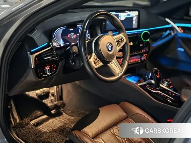 BMW 5 Series (G30) id 3420665 из Кореи 14