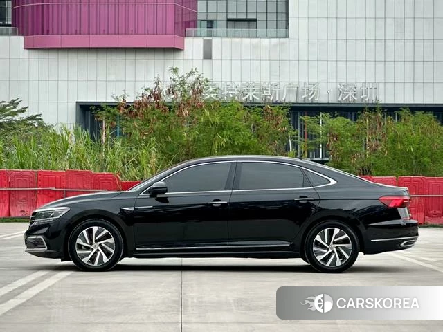 Volkswagen Passat PHEV id 4221893 из Китая 18