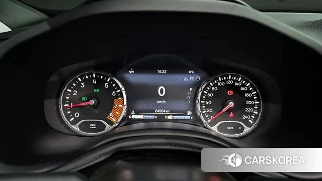 Jeep Renegade id 3666483 из Кореи 18