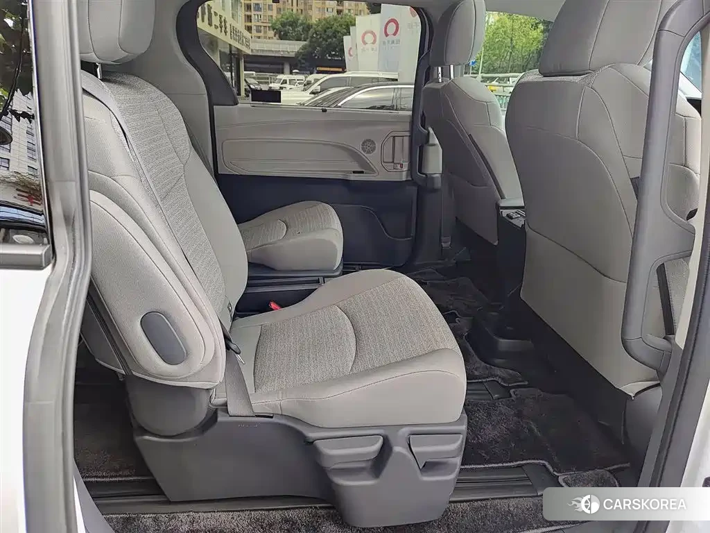 Toyota Sienna id 4565289 из Китая 9