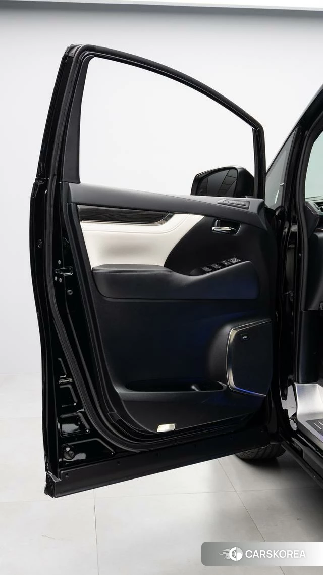 Lexus LM id 4272572 из Китая 20