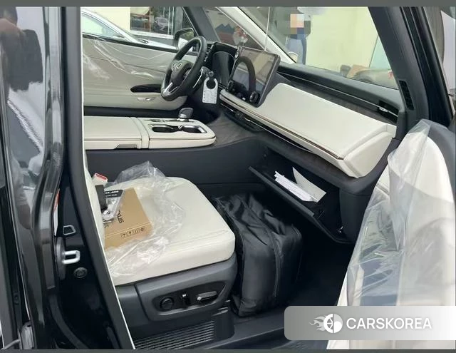 Lexus LM id 4239358 из Китая 10