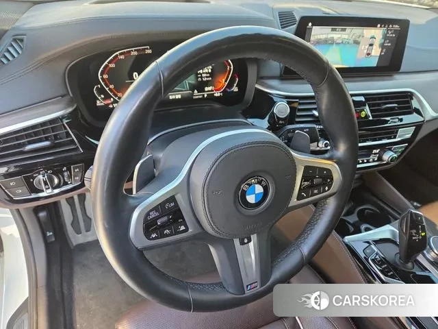 BMW 5 Series (G30) id 3380127 из Кореи 9