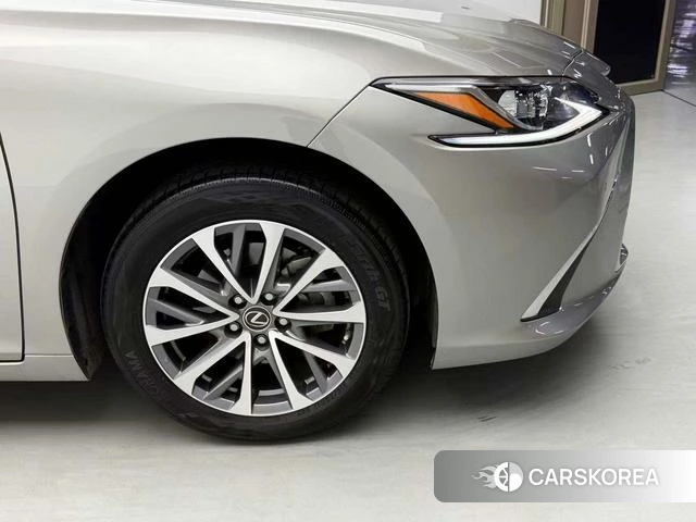 Lexus ES id 4335655 из Китая 18