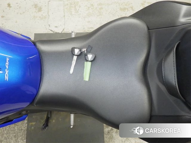 Kawasaki ZX-4R SE id 3949155 из Японии 30