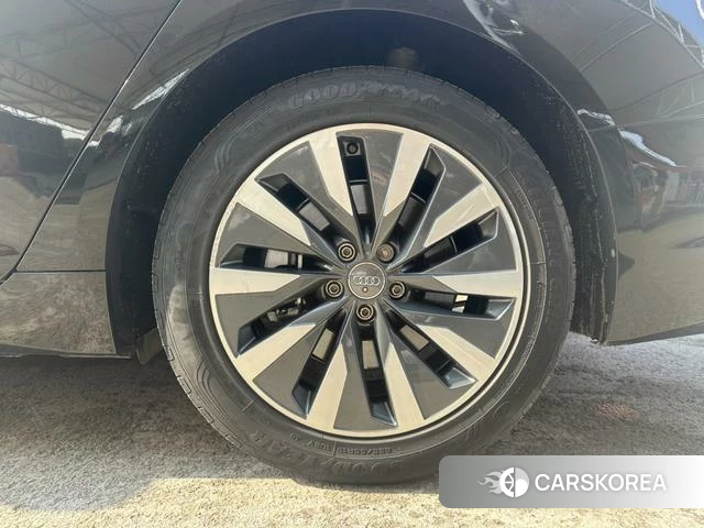 Audi A6L id 4256663 из Китая 14