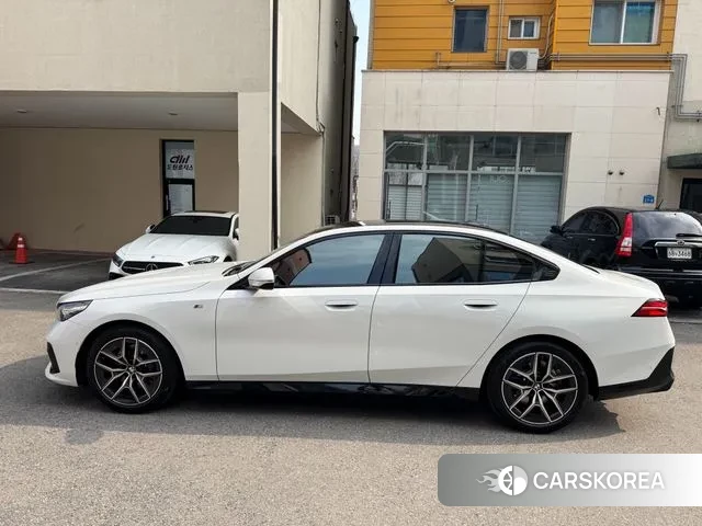 BMW 5 Series (G60) id 3769610 из Кореи 11