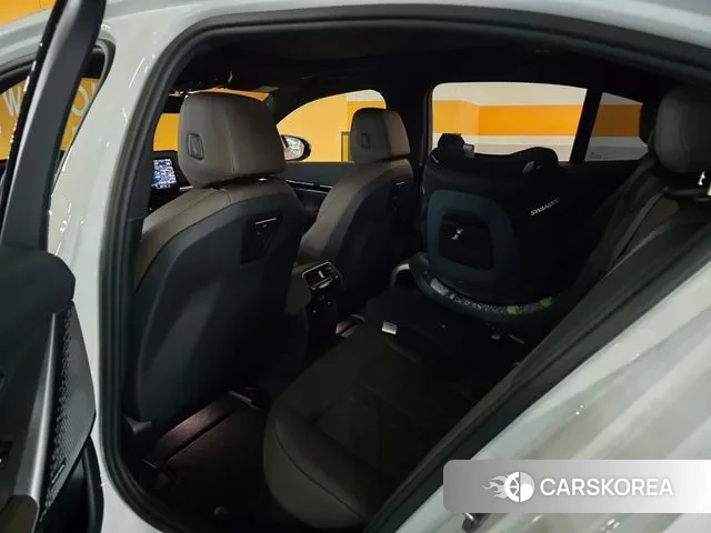 BMW 5 Series (G60) id 3327672 из Кореи 8