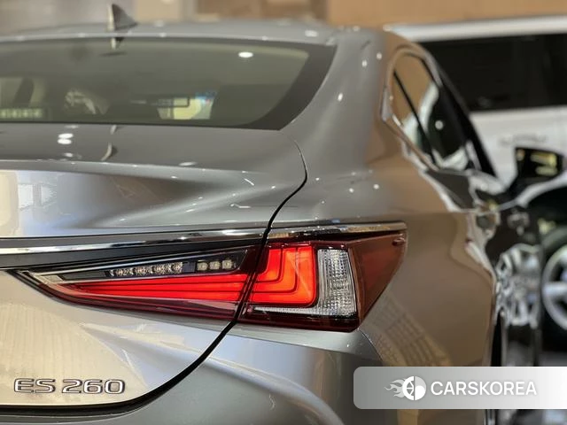 Lexus ES id 4254622 из Китая 17