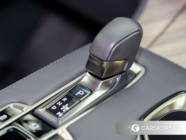 Lexus LM id 4277043 из Китая 16