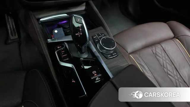 BMW 5 Series (G30) id 3898918 из Кореи 18