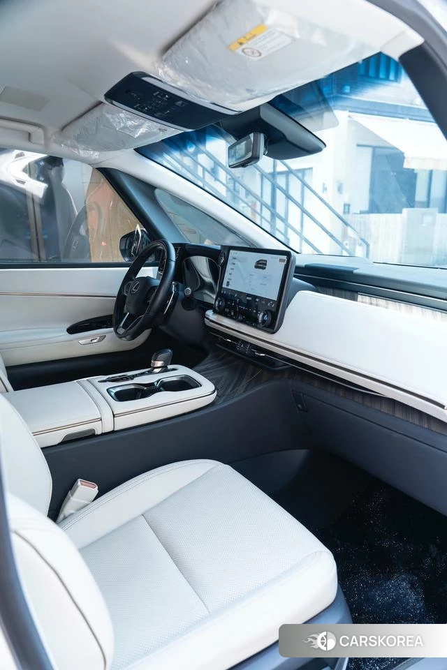 Lexus LM id 4329247 из Китая 22