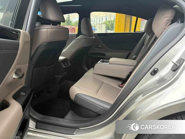 Lexus ES id 4301302 из Китая 17