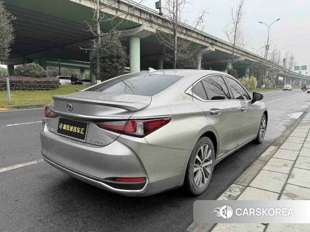 Lexus ES id 4273751 из Китая 8