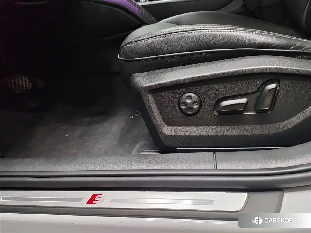 Audi Q2L id 4583603 из Китая 28