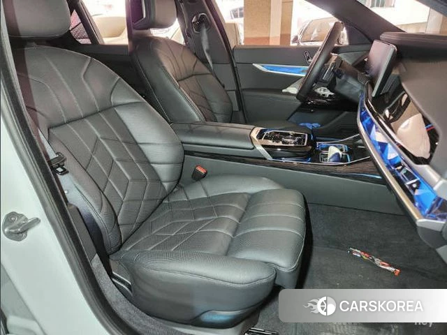 BMW 7 Series (G70) id 3817393 из Кореи 11