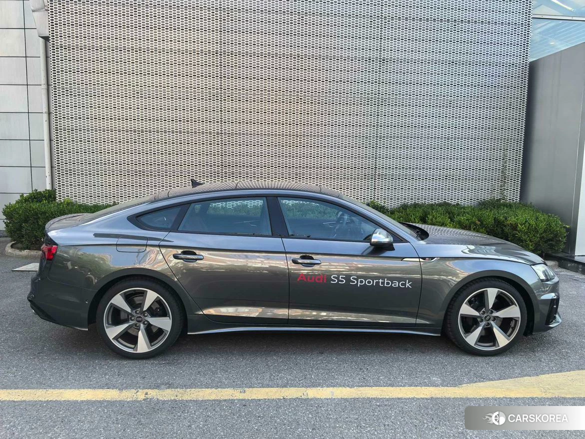 Audi S5 id 4486394 из Китая 19
