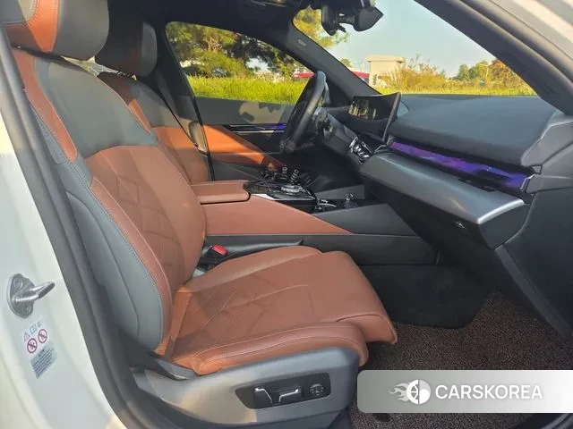 BMW 5 Series (G60) id 3299902 из Кореи 18