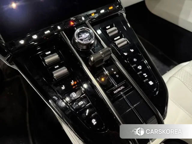 Aston Martin Vantage 2nd Generation id 3471828 из Кореи 13