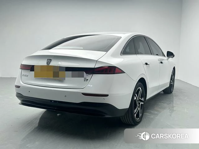 Roewe D7 EV id 4213905 из Китая 17