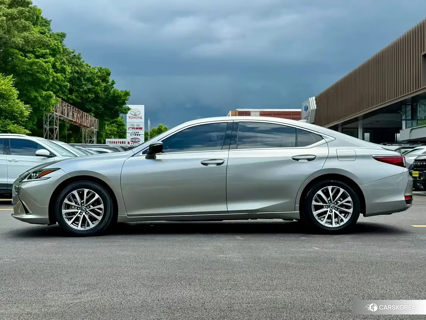 Lexus ES id 4570324 из Китая 8