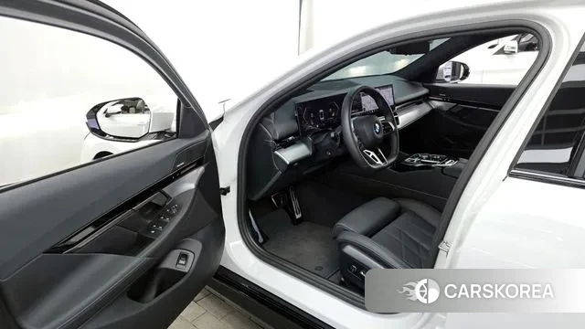 BMW 5 Series (G60) id 3467186 из Кореи 18