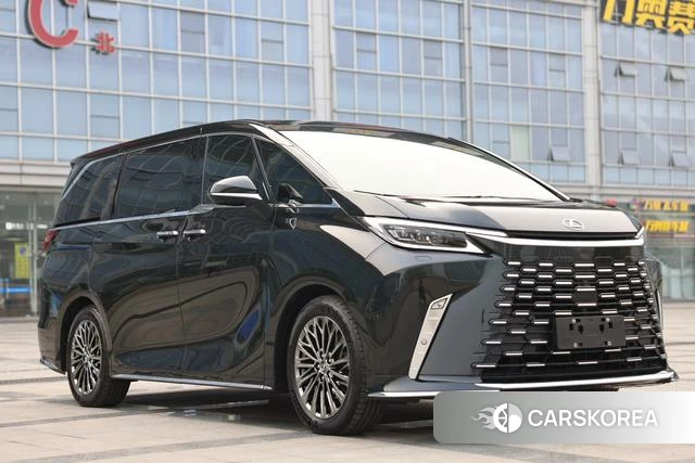 Lexus LM id 4353532 из Китая 21