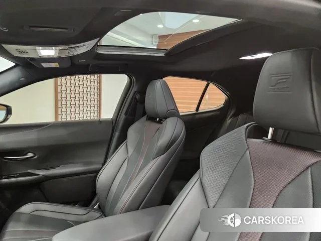 Lexus UX300h id 3674587 из Кореи 13